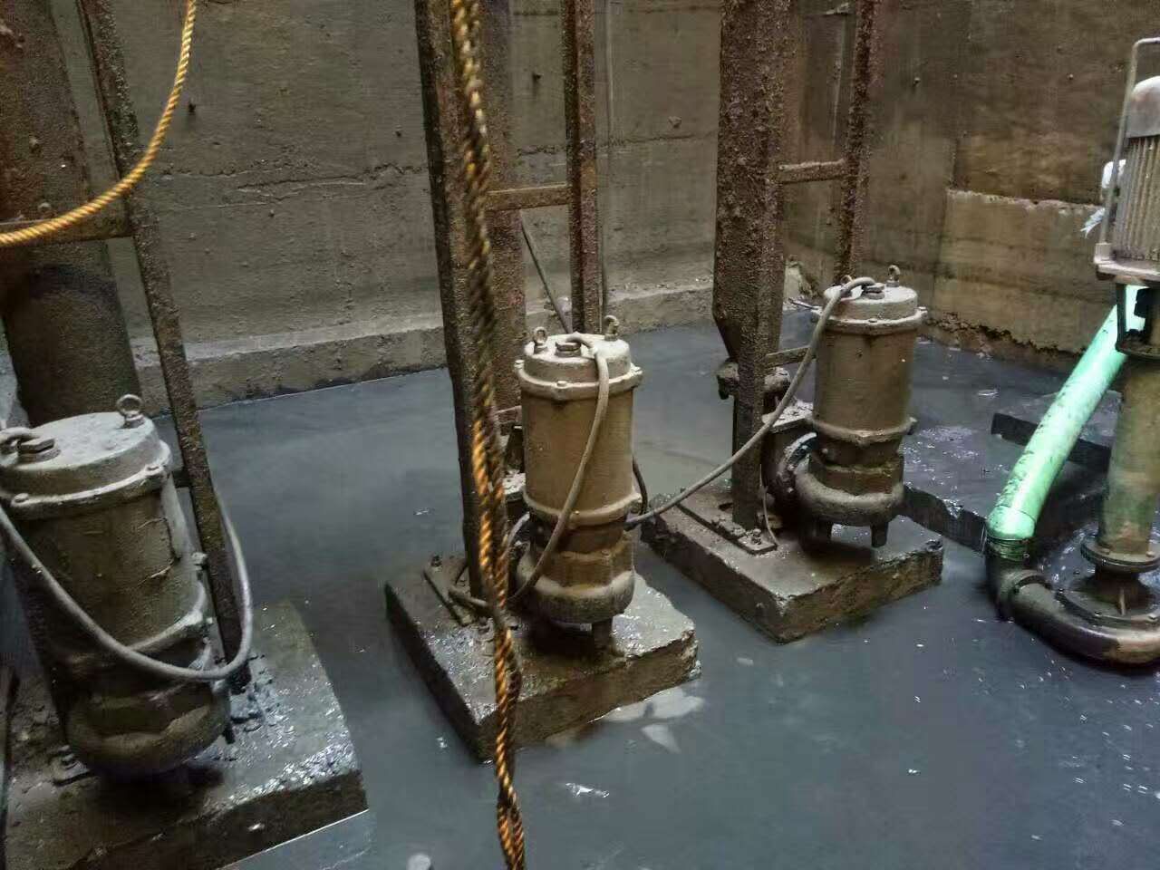 南木林污水池清理